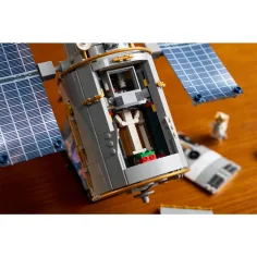 LEGO® Icons: Космически телескоп Хъбъл (11383) изображение 16
