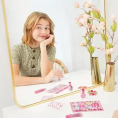 Make it Real: Blooming Beauty комплект за грим с цветя изображение 4