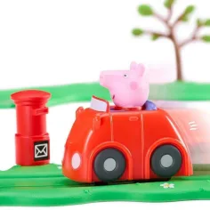 Whizz-Around Peppa прасенце червен автомобилен комплект изображение 3